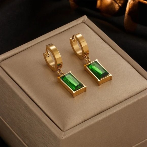 18k Gold Plated Square Emerald Green Crystal Drop Earrings - Picture 8 of 10